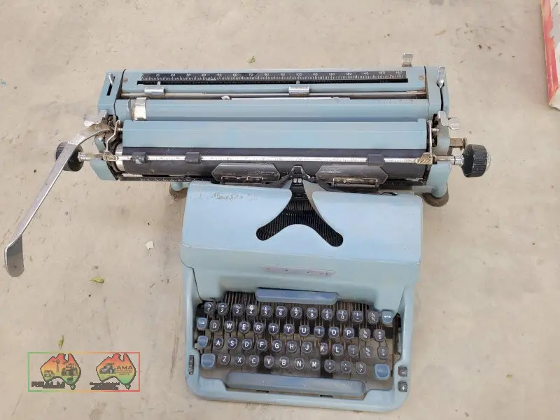 Antique Typewriter (Kyabram Vic.) - photo 2