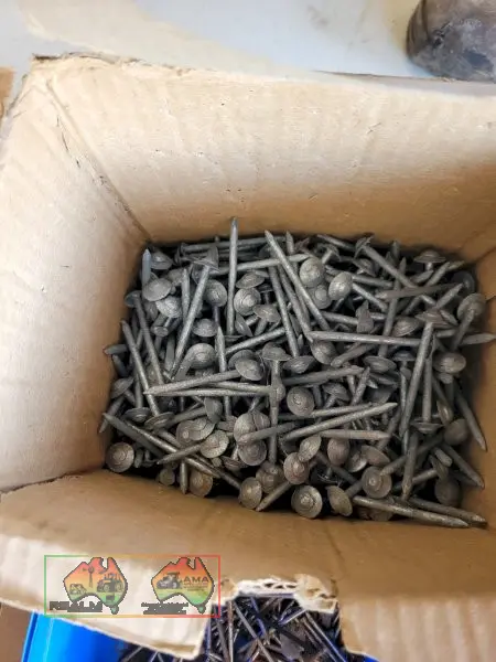 2x Boxes of Eyelet Screws, Nails & Roofing Nails - photo 4