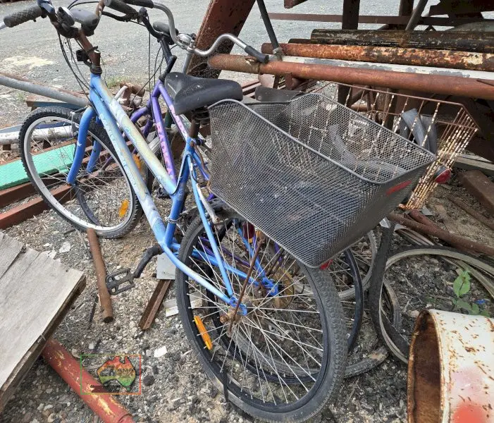 3x Bikes, 1x fold-up frame - photo 3