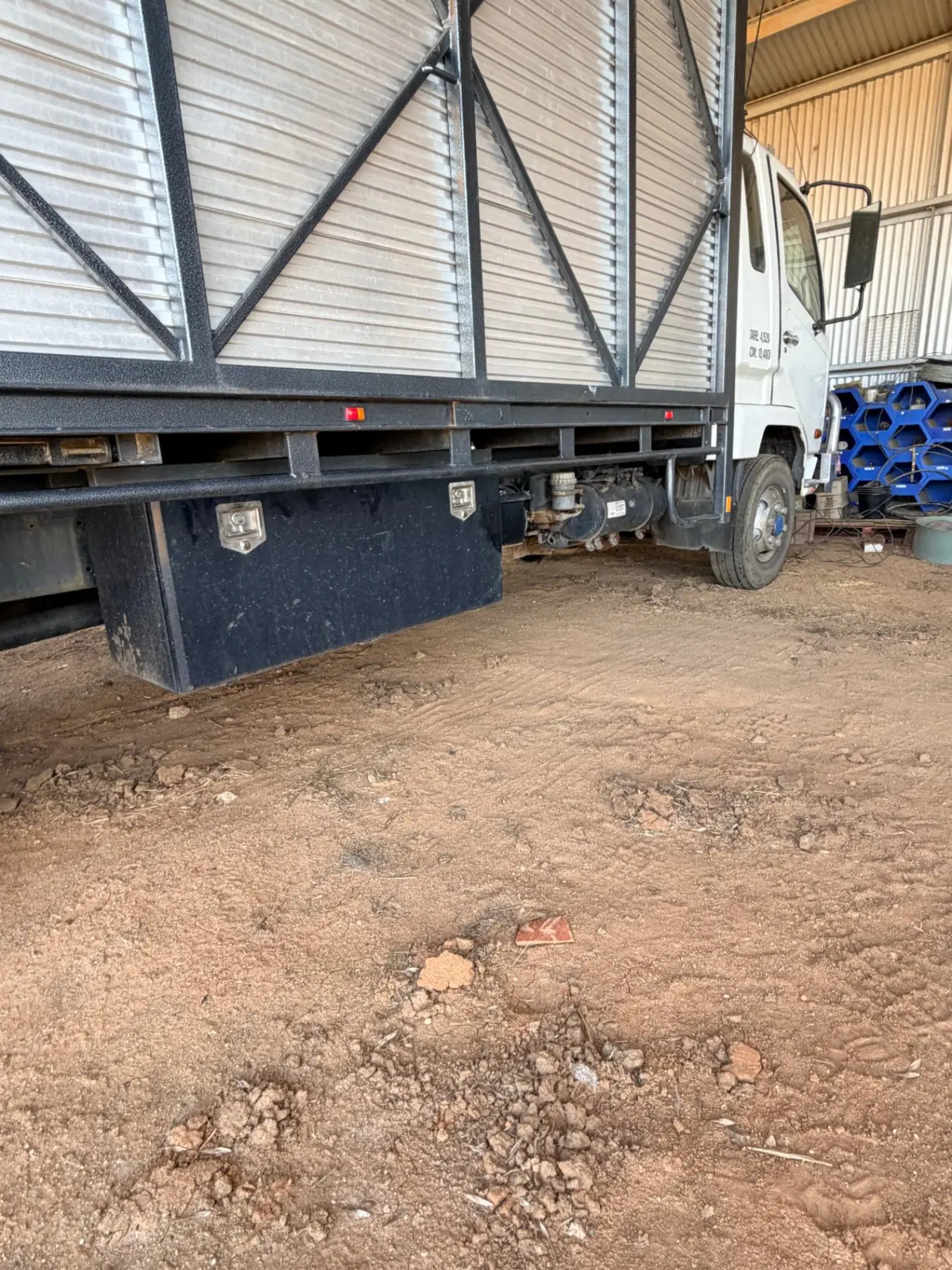 2002 Mitsubishi Fighter 600 Horse transport truck & camper - photo 13